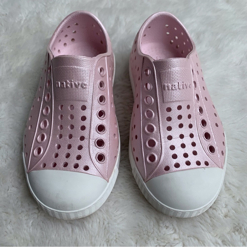 Native Jefferson Toddler Kid's Shimmer Pink Slip On Rubber Shoes Size 8